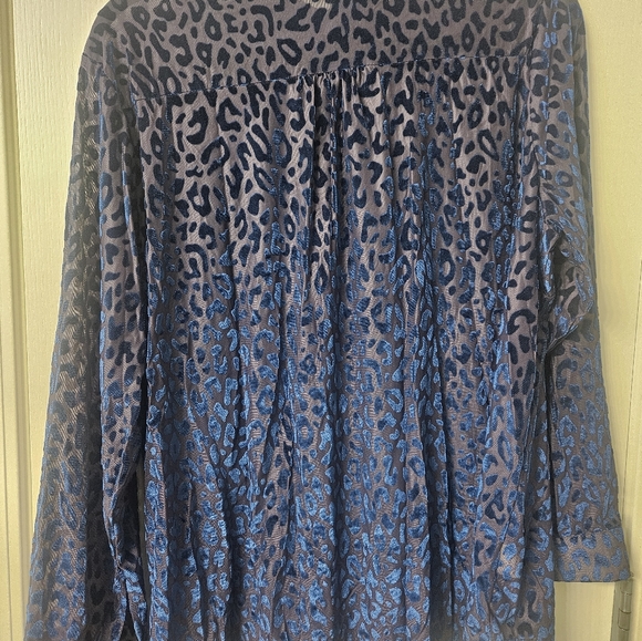 Blue velvet burn out leopard pattern shirt - Picture 3 of 10
